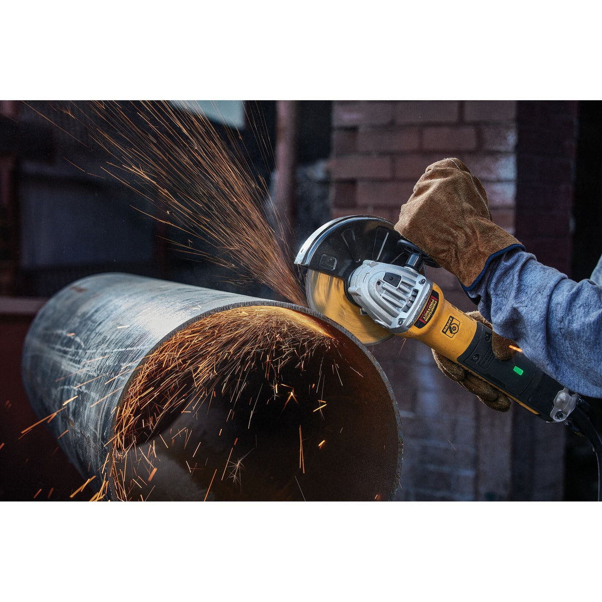 DeWalt DW8062H 4-1/2 In x .045 in Aluminum Oxide Abrasive Chop / Cut-Off Blade with 5/8 in Arbor For Metal Cutting (1 Pack)