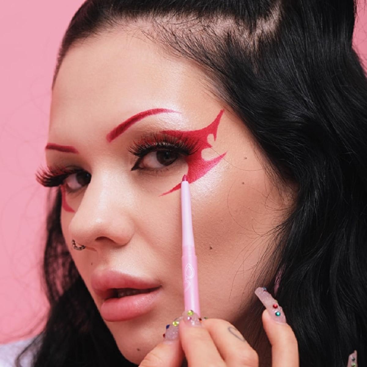 Soda Eyeliner Pencil - Waterproof, Long-Lasting Eye Makeup with Built-in Sharpener - Black Heart