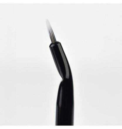 Beter Elite Angled Eyeliner Brush for Precise Lines