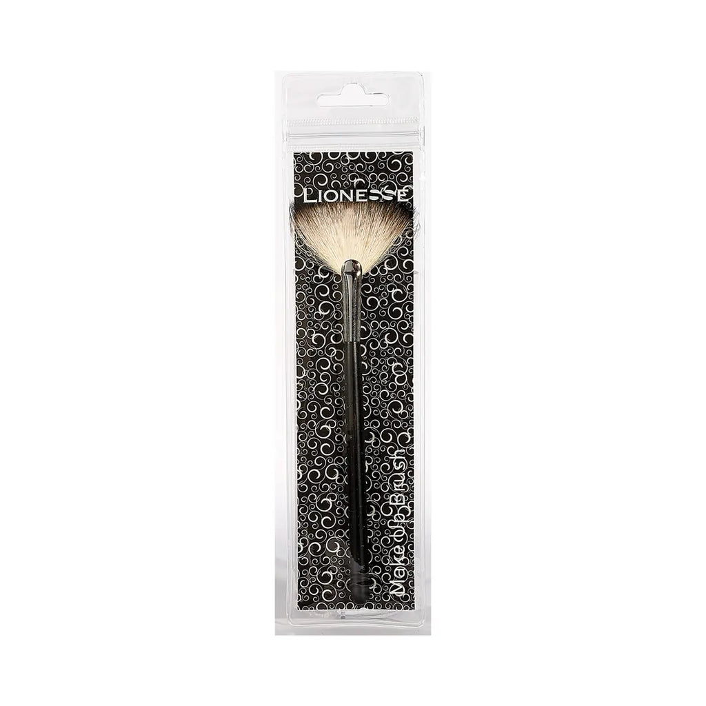 Tarko Lionesse 490 Eyeshadow Shading Brush for Precise Blending